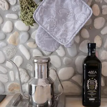 Pebbles With Private Roof Garden *